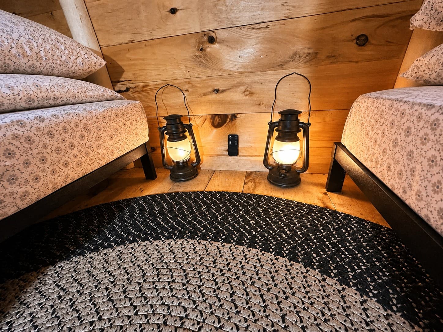What to Pack for a Rustic Treehouse Night